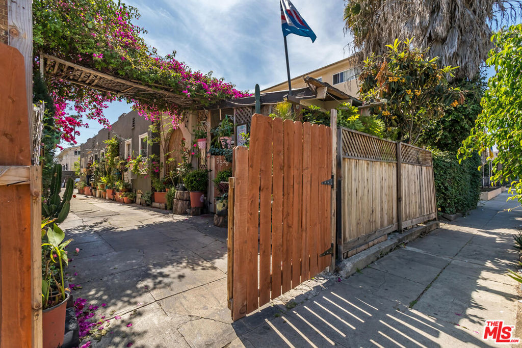 5526 Sierra Vista Avenue