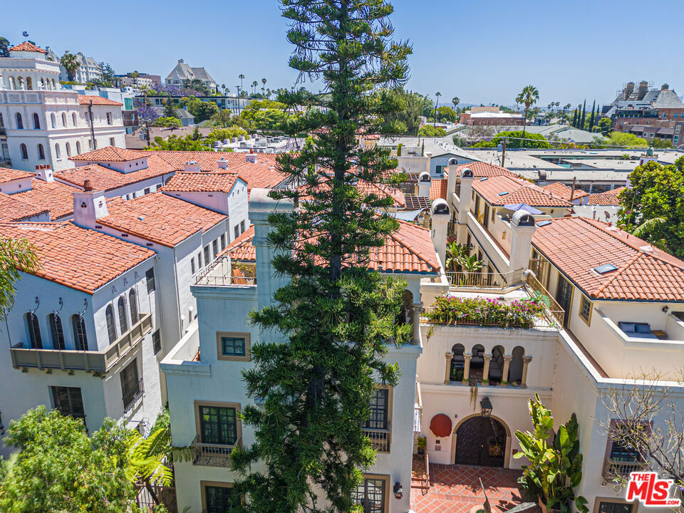 Properties 1 1320 N Harper Avenue