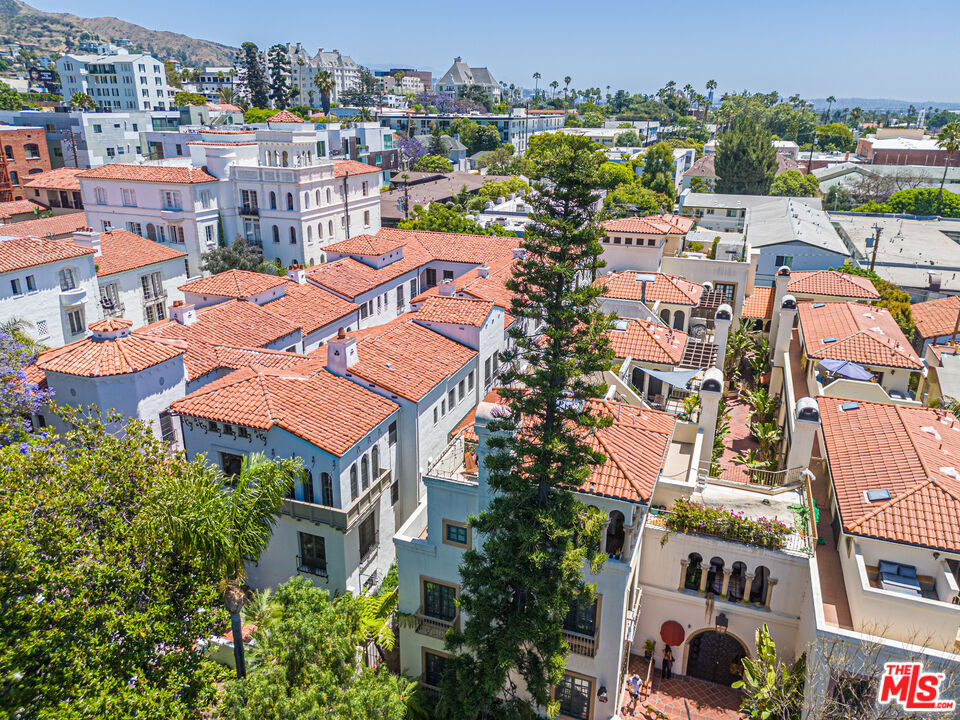 Properties 2 1320 N Harper Avenue
