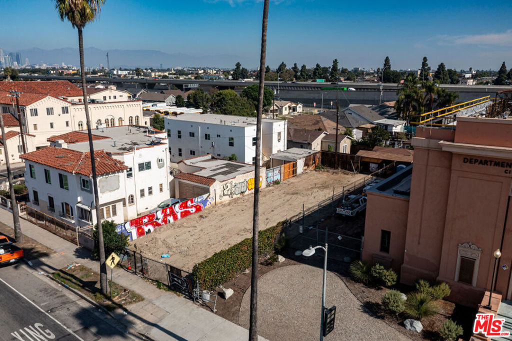 5710 S Figueroa Street