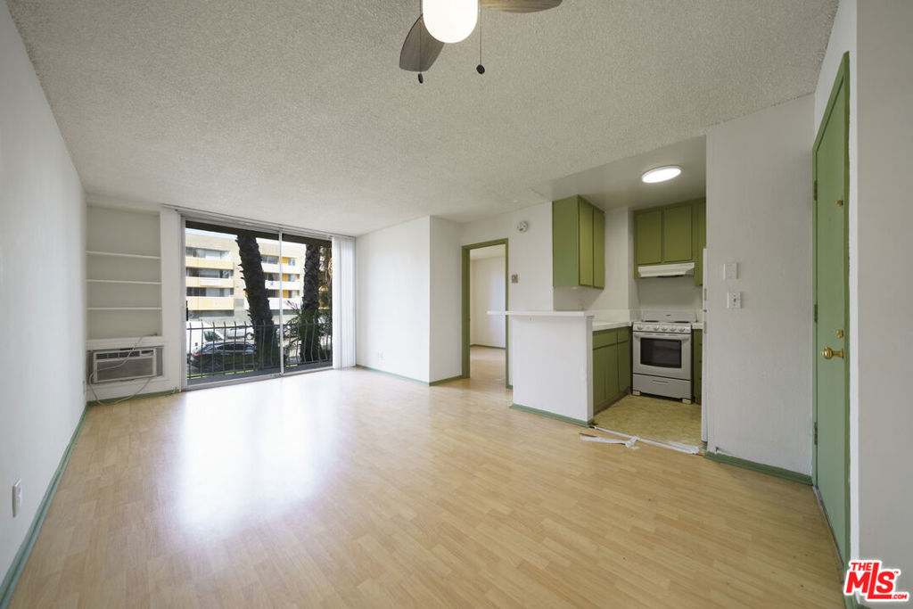 210 S La Fayette Park Place 102
