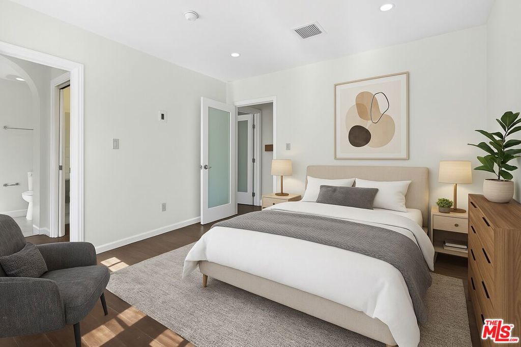 191 S Gardner Street