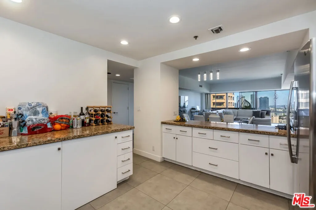 Los Angeles, California 90024, United States, 2 Bedrooms Bedrooms, ,2 BathroomsBathrooms,Residential,Active,225440