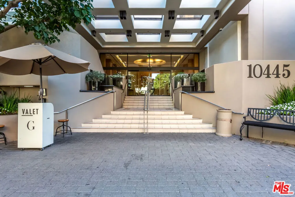 Los Angeles, California 90024, United States, 2 Bedrooms Bedrooms, ,2 BathroomsBathrooms,Residential,Active,225440