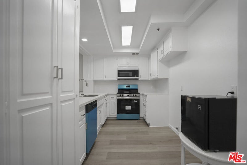 880 W 1st Street 622