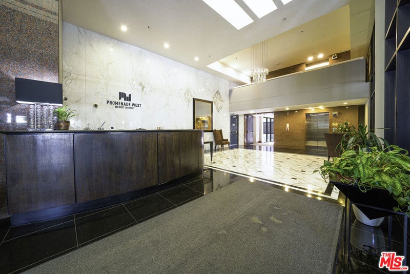 880 W 1st Street 622