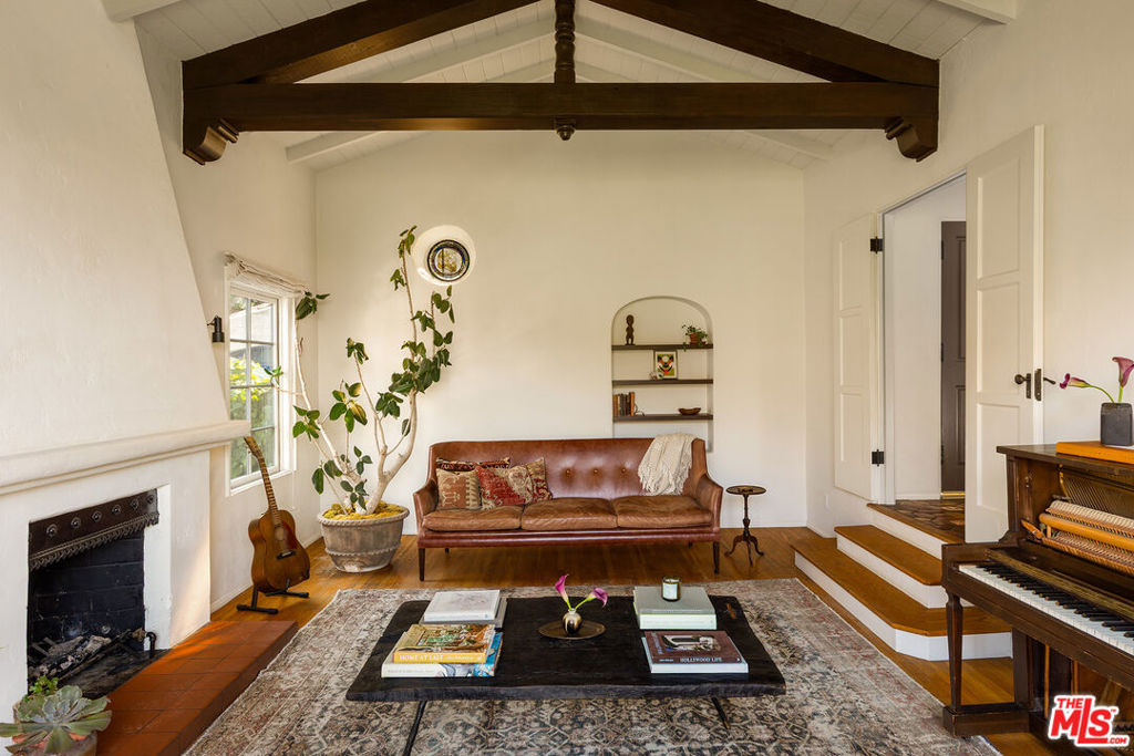 Properties 2 3468 Troy Drive