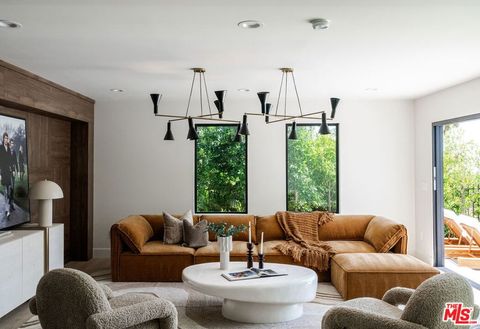 2380 Venus Drive Los Angeles CA 90046