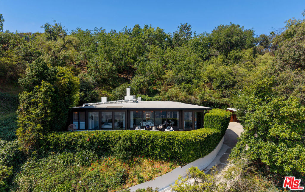 7318 Pacific View Drive
