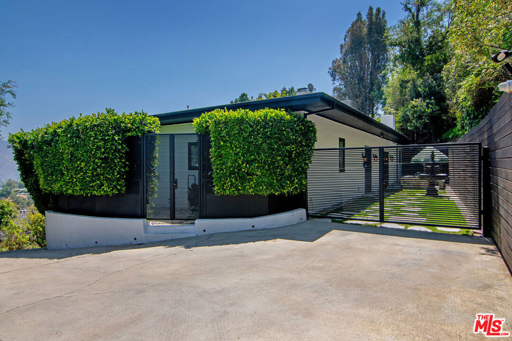 7318 Pacific View Drive