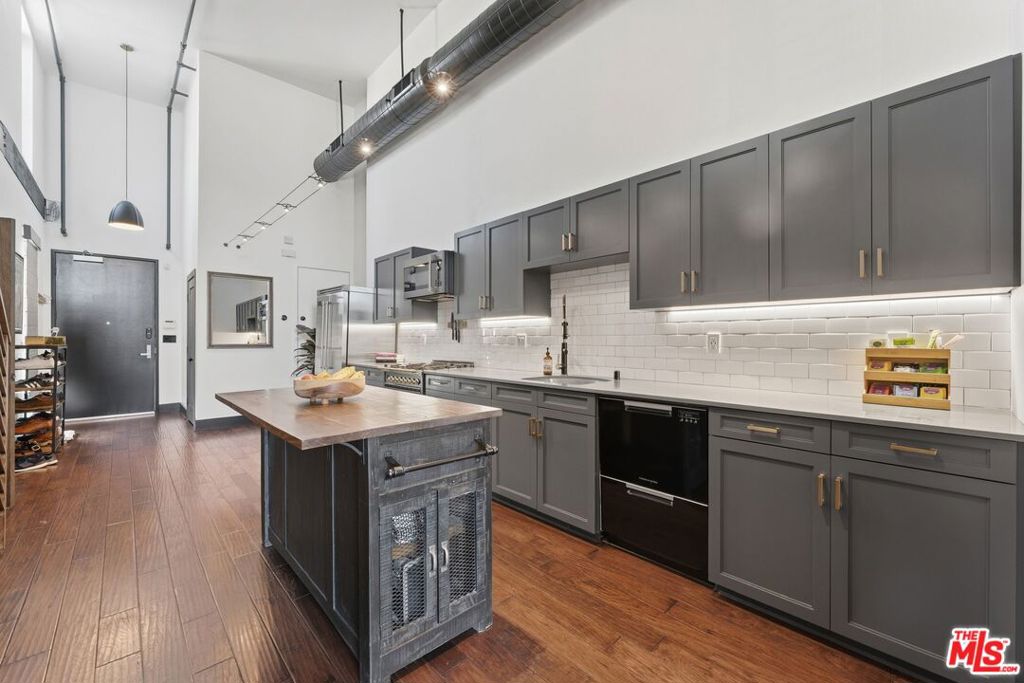 4115 Glencoe Avenue 302