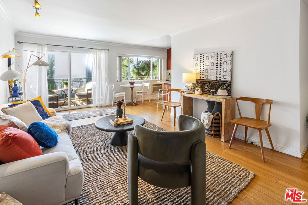 1154 S Barrington Avenue 201