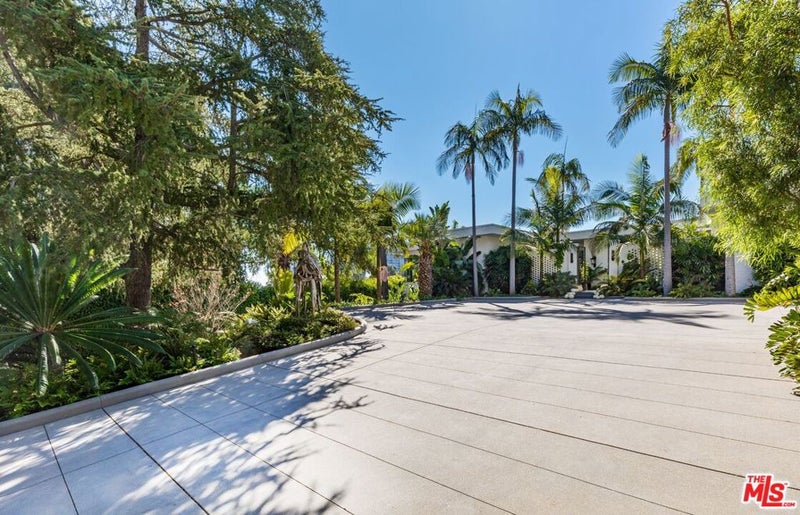 660 Club View Drive