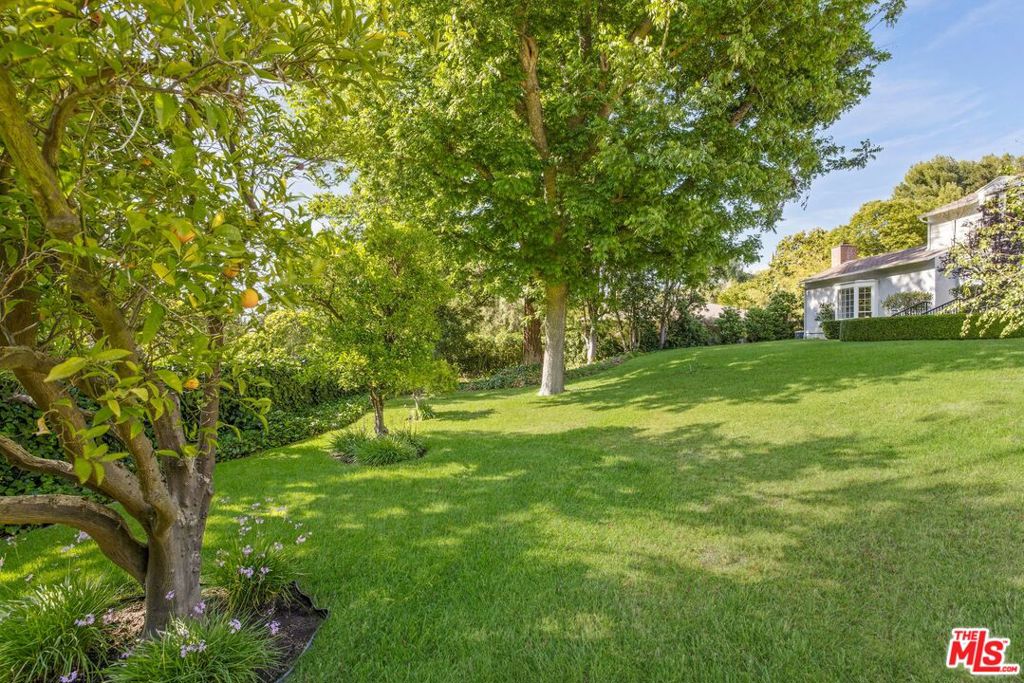 Properties 4 3734 Longridge Avenue
