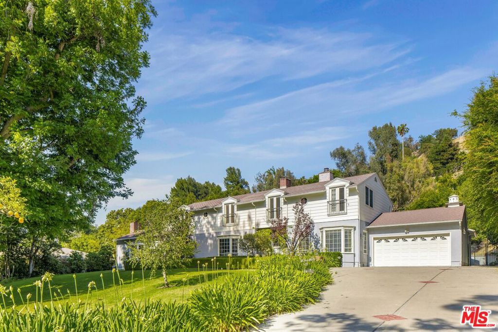 Properties 2 3734 Longridge Avenue