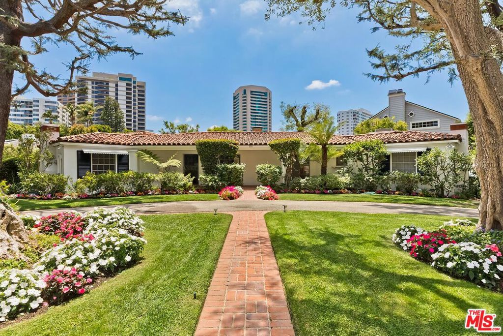 800 Warner Avenue