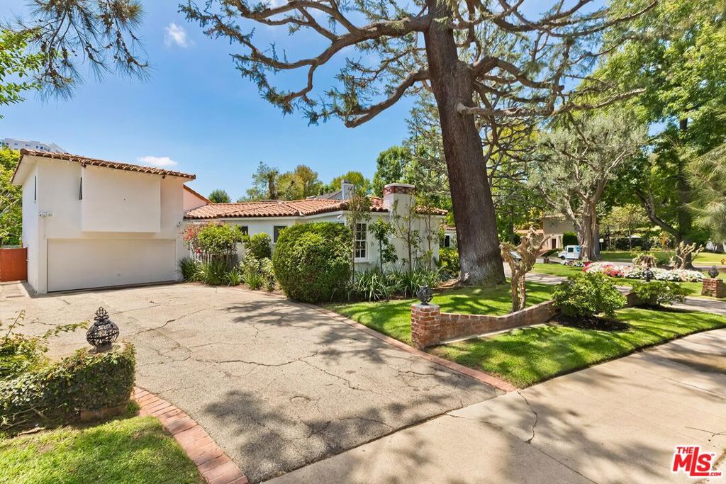 800 Warner Avenue