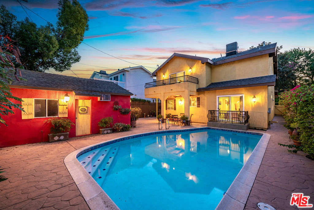 4262 Riverton Avenue