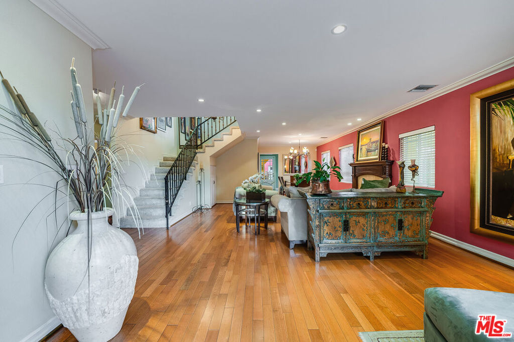 4262 Riverton Avenue