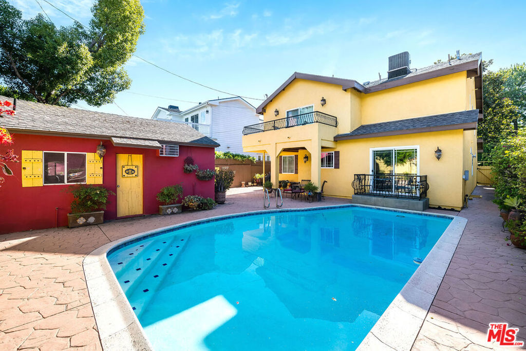 4262 Riverton Avenue