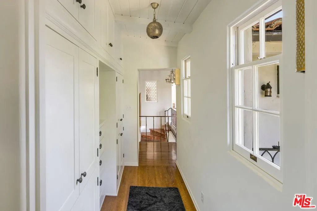 Los Angeles, California 90049, United States, 6 Bedrooms Bedrooms, ,7 BathroomsBathrooms,Residential,Active,204444