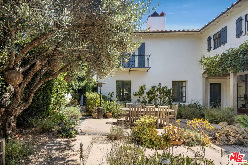 Los Angeles, California 90049, United States, 6 Bedrooms Bedrooms, ,7 BathroomsBathrooms,Residential,Active,204444