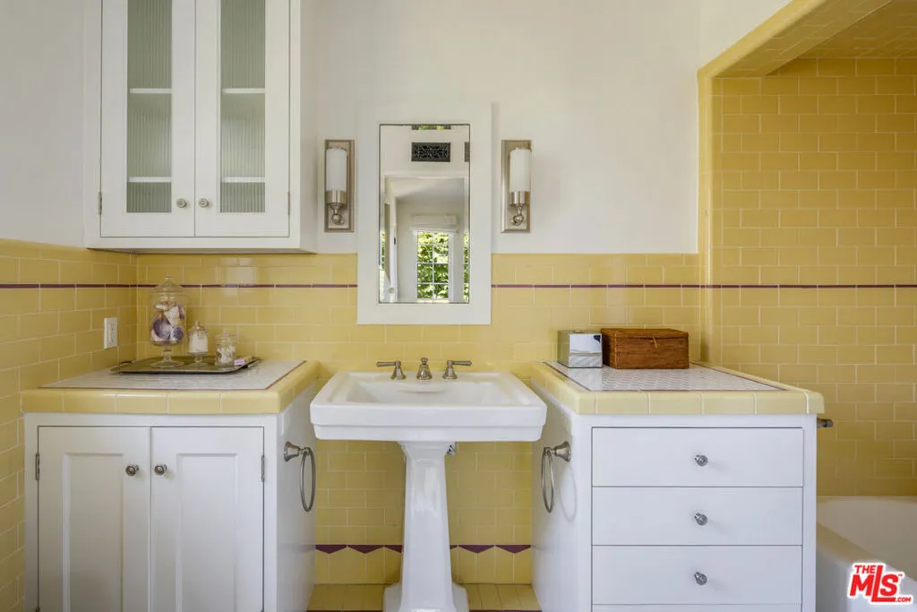 Los Angeles, California 90049, United States, 6 Bedrooms Bedrooms, ,7 BathroomsBathrooms,Residential,Active,204444