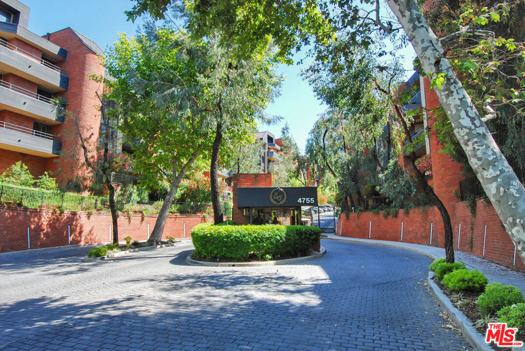 4736 Park Encino Lane 215