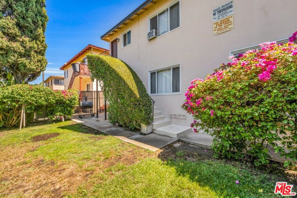 8144 Sepulveda Boulevard