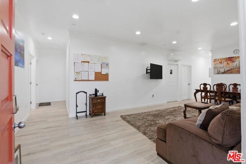 1801 W 43rd Street