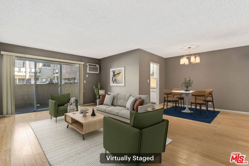1233 N Laurel Avenue 103