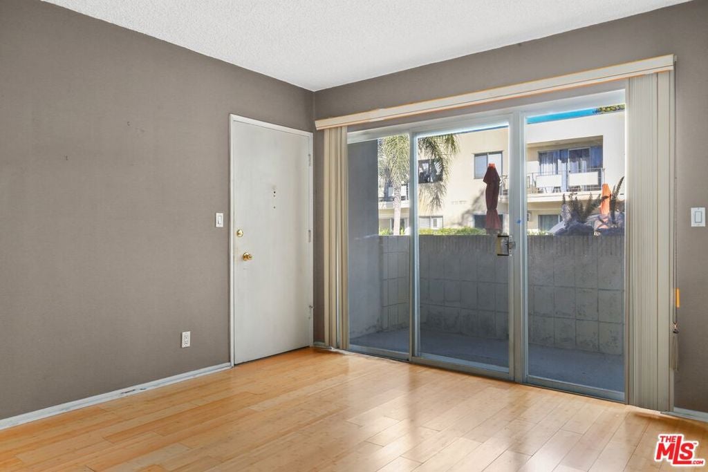 1233 N Laurel Avenue 103