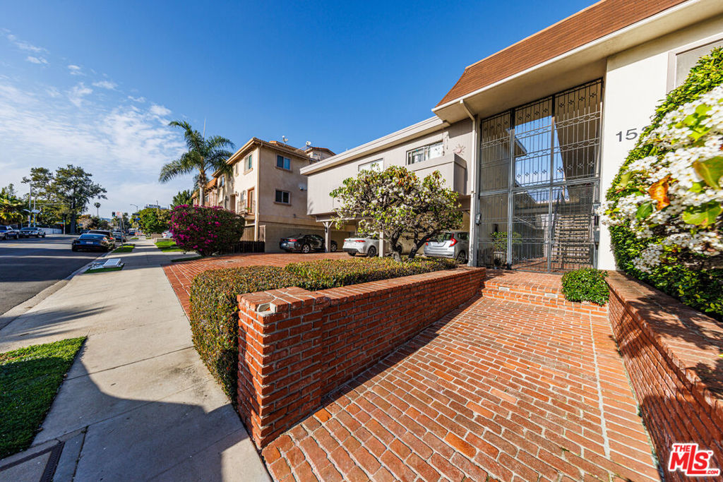 1522 S Centinela Avenue 210