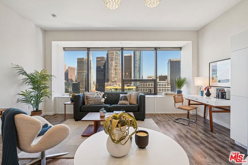 1100 Wilshire Boulevard 2209