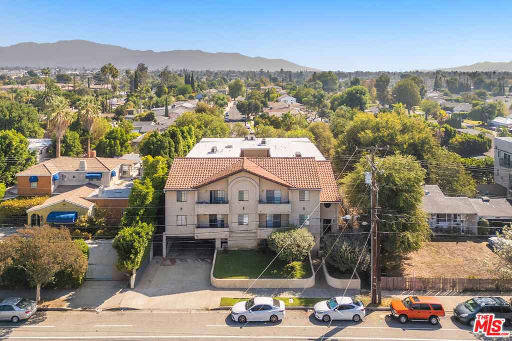 Properties 4 6924 Woodman Avenue