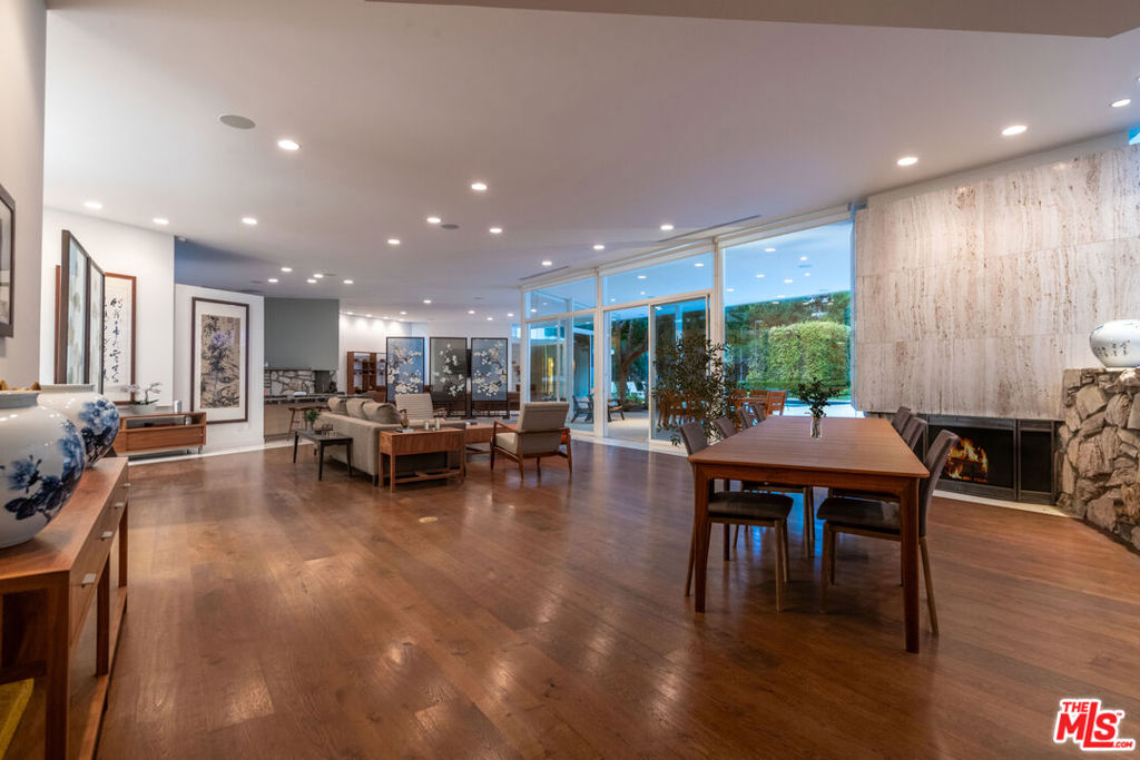 Properties 4 1010 N Rexford Drive