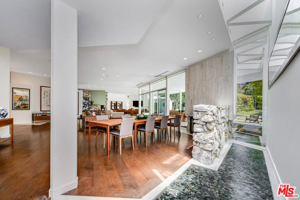 Properties 3 1010 N Rexford Drive