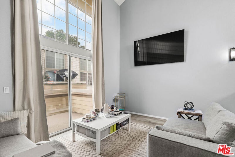 11150 Glenoaks Boulevard 178