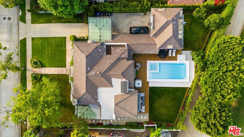 Properties 4 228 S Hudson Avenue