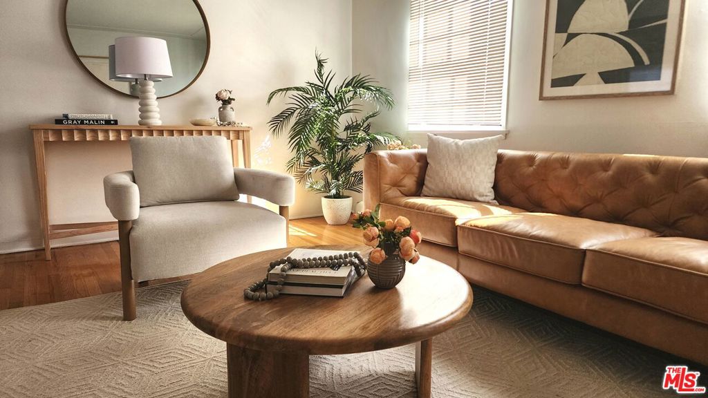 525 E Maple Street 1