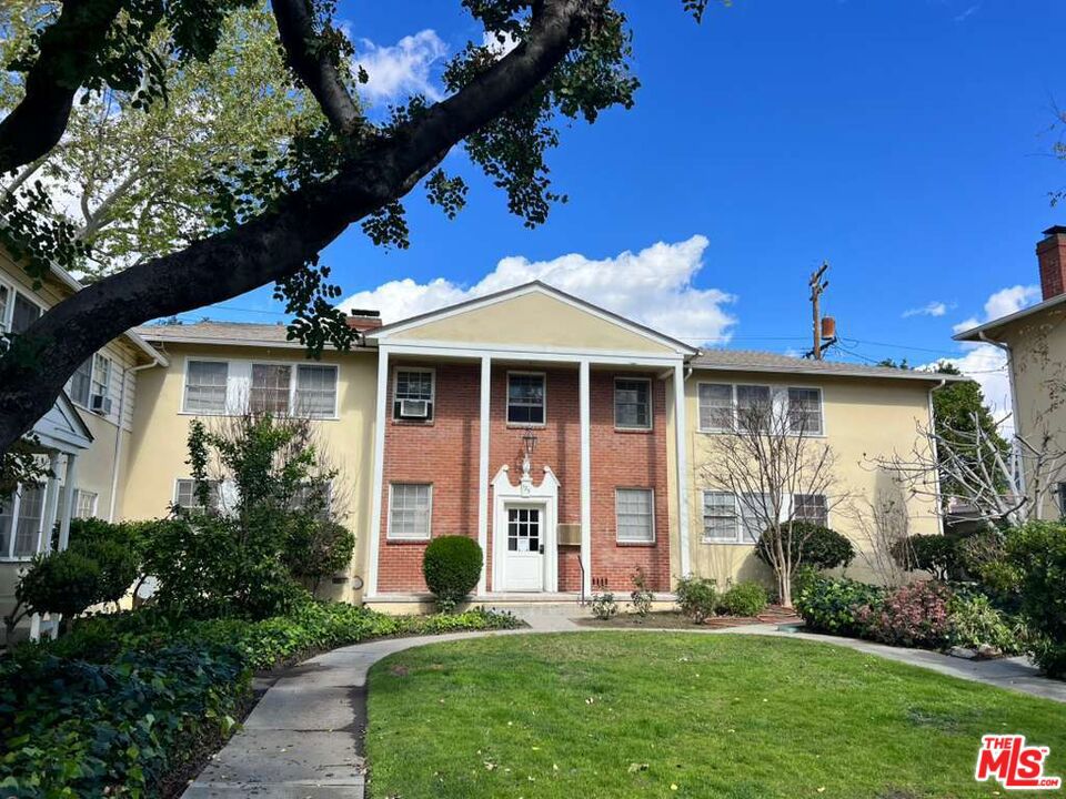 525 E Maple Street 1