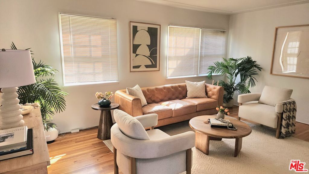 525 E Maple Street 1