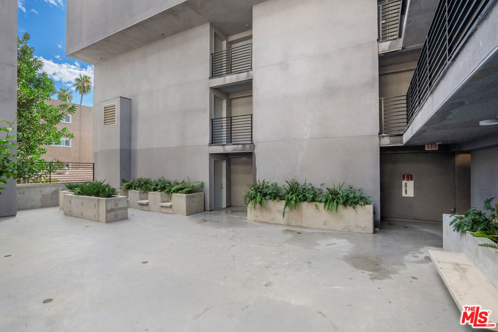 14631 Erwin Street