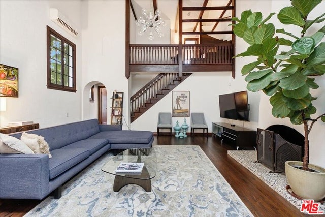 6202 Banner Avenue 1 #1, Los Angeles