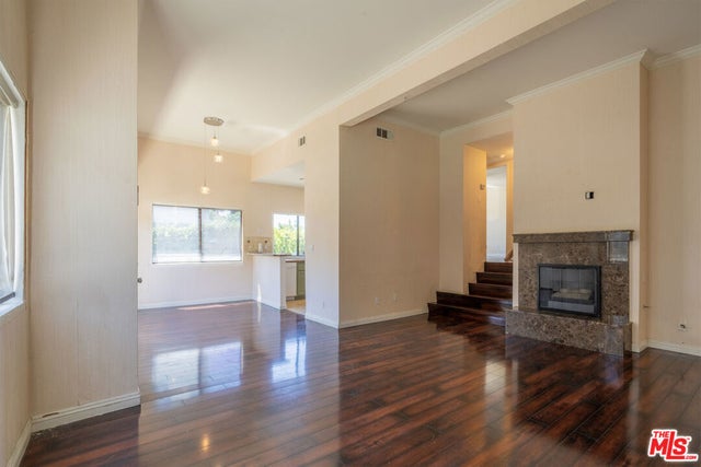 18445 Hatteras Street 504 #504, Los Angeles