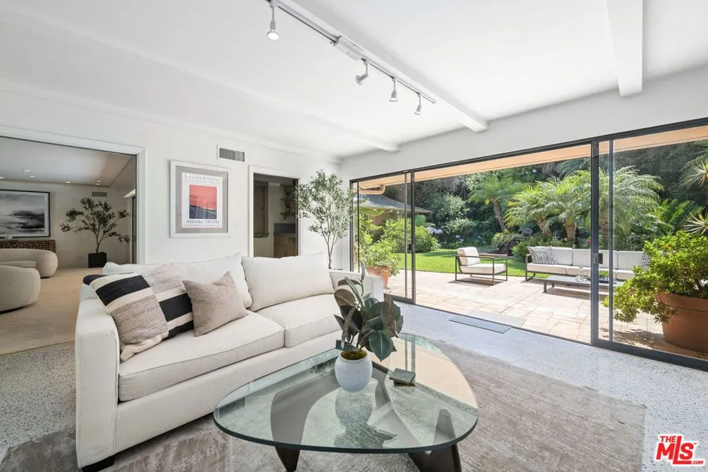 Los Angeles, California 90024, United States, 5 Bedrooms Bedrooms, ,4 BathroomsBathrooms,Residential,Active,179473