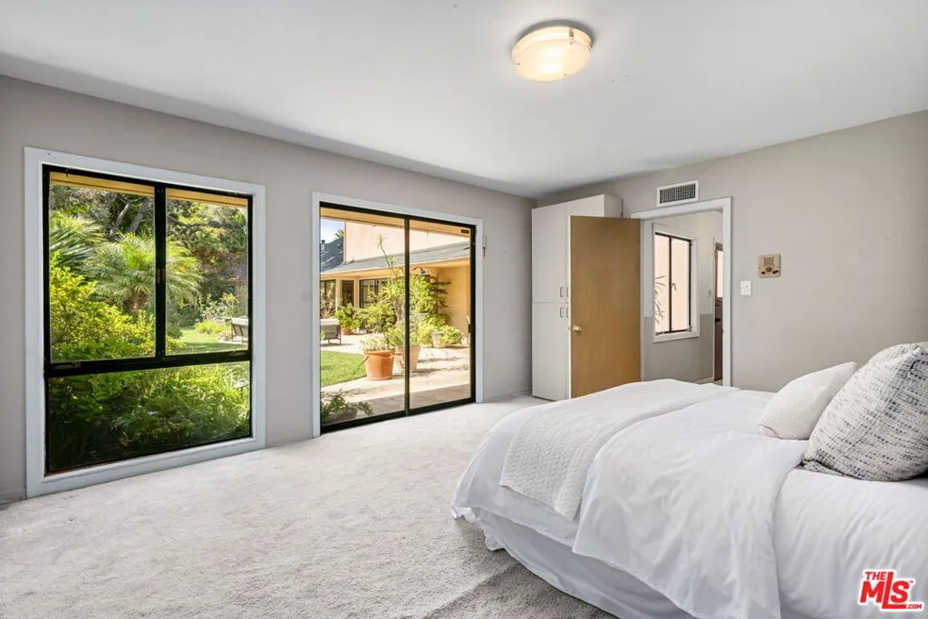 Los Angeles, California 90024, United States, 5 Bedrooms Bedrooms, ,4 BathroomsBathrooms,Residential,Active,179473