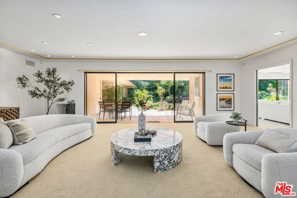 Los Angeles, California 90024, United States, 5 Bedrooms Bedrooms, ,4 BathroomsBathrooms,Residential,Active,179473