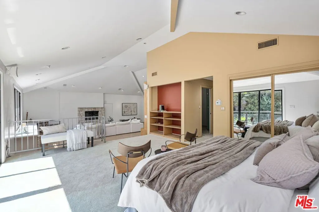 Los Angeles, California 90024, United States, 5 Bedrooms Bedrooms, ,4 BathroomsBathrooms,Residential,Active,179473