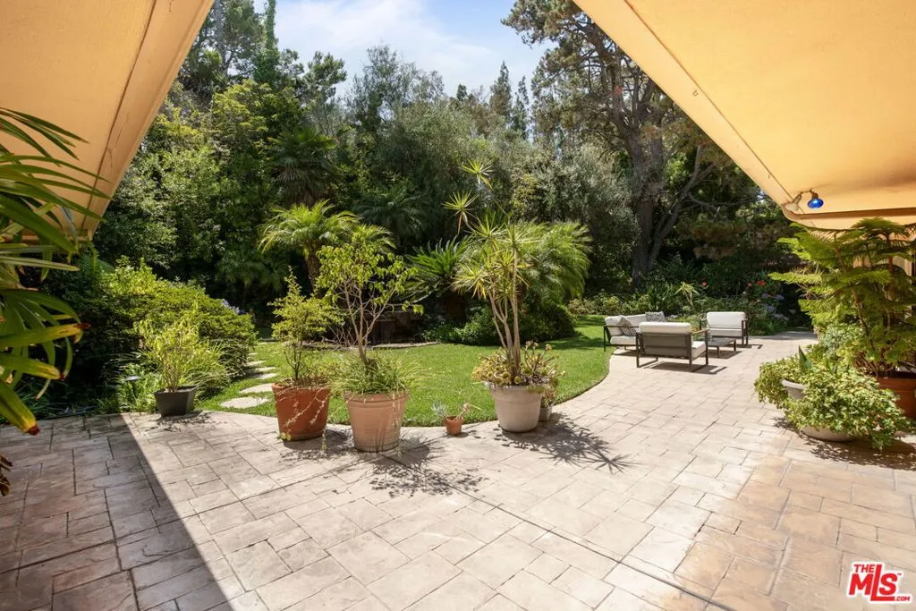 Los Angeles, California 90024, United States, 5 Bedrooms Bedrooms, ,4 BathroomsBathrooms,Residential,Active,179473